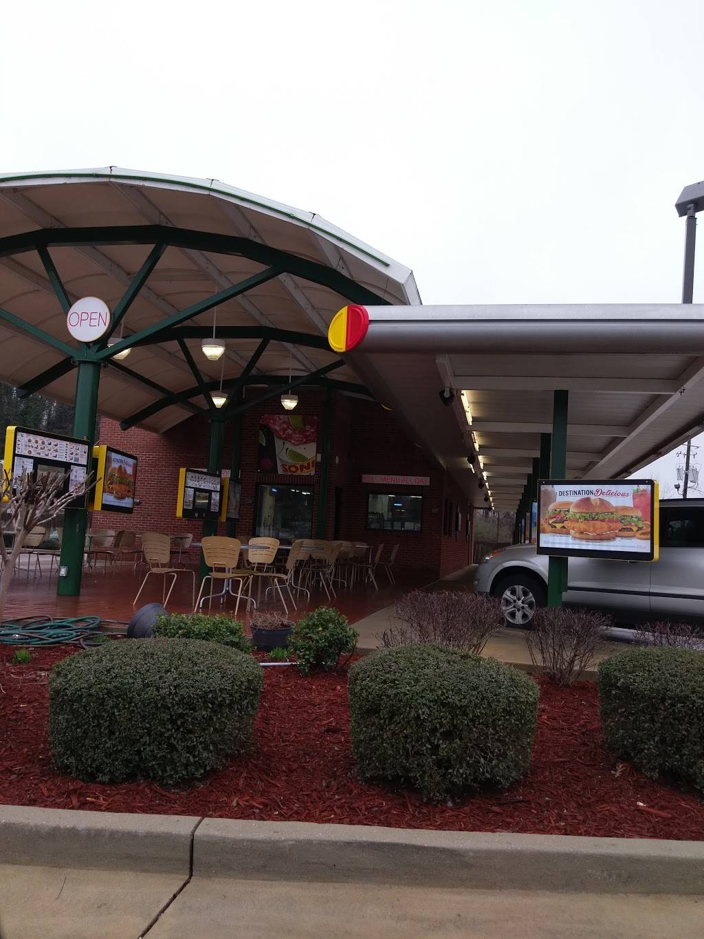 Sonic Drive-In | restaurant | 143 Foust Ct, Birmingham, AL 35214, USA | 2057984477 OR +1 205-798-4477
