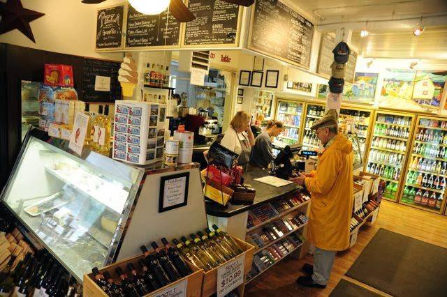 East Boothbay General Store | meal takeaway | 255 Ocean Point Rd, East Boothbay, ME 04544, USA | 2076337800 OR +1 207-633-7800