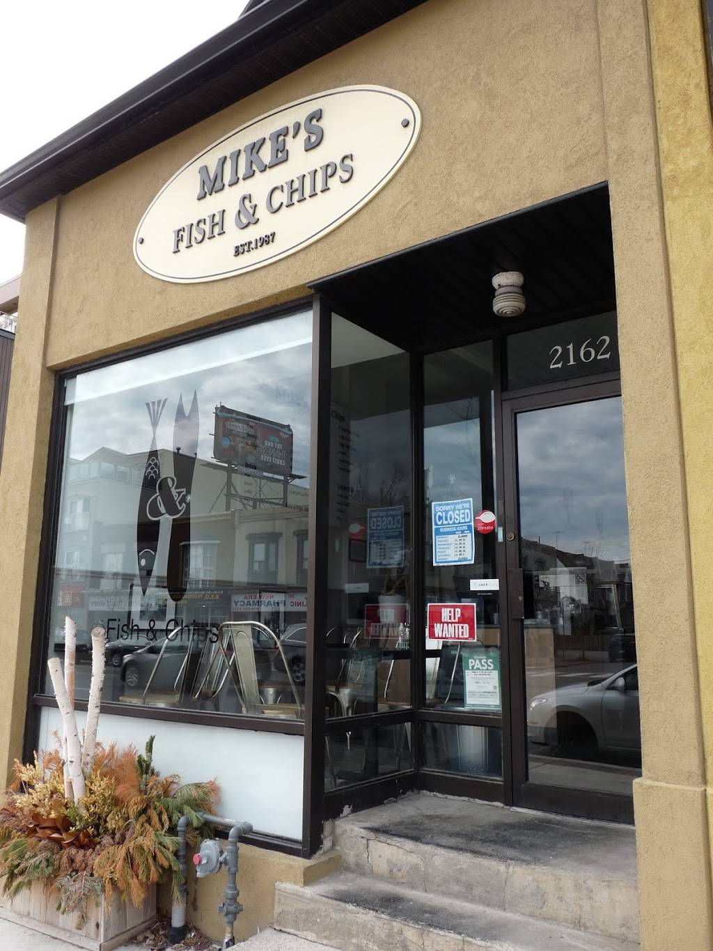 Mikes Fish & Chips | restaurant | 2162 Danforth Ave, Toronto, ON M4C 1K3, Canada | 4164294665 OR +1 416-429-4665