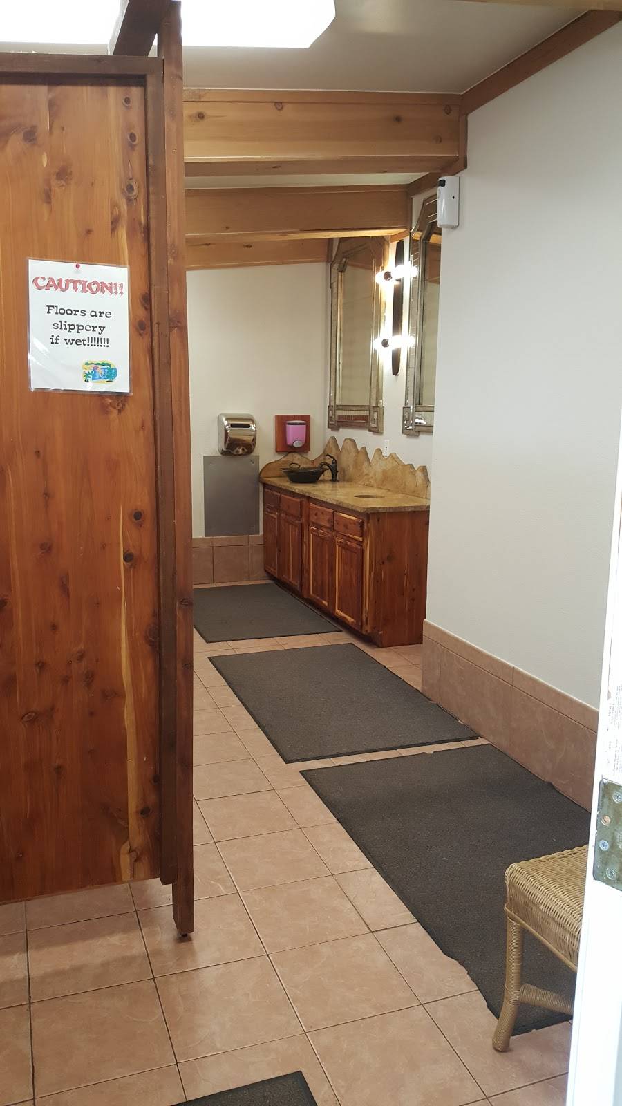 Annies At Lake Francis | restaurant | Dobbins, CA 95935, USA | 5306928919 OR +1 530-692-8919