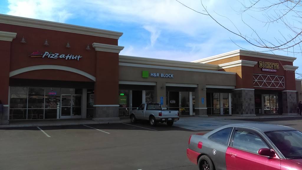 Pizza Hut | meal takeaway | 1610 Herndon Ave Ste 102, Clovis, CA 93611, USA | 5593220800 OR +1 559-322-0800