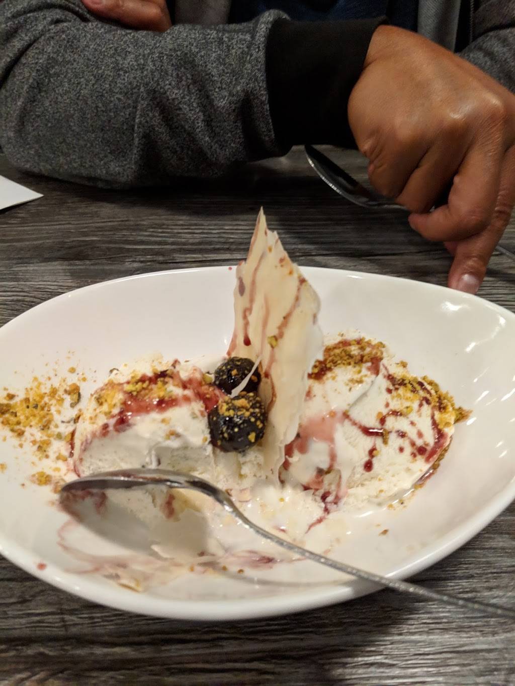 Hundred North Bar & Kitchen | restaurant | 100 N Gilbert Rd, Gilbert, AZ 85234, USA | 4803613536 OR +1 480-361-3536