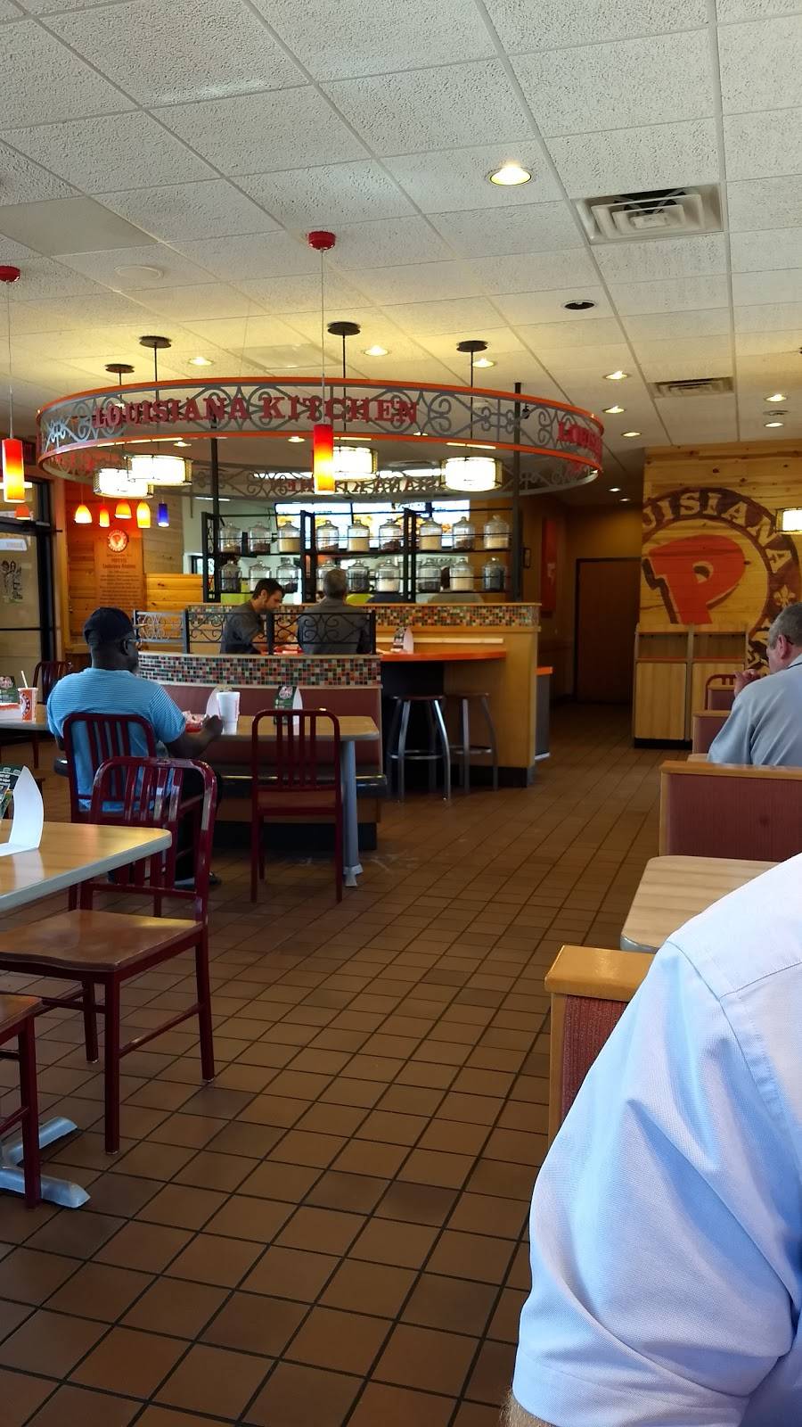 Popeyes Louisiana Kitchen | restaurant | 2090 Lone Oak Rd, Paducah, KY 42003, USA | 2705348733 OR +1 270-534-8733