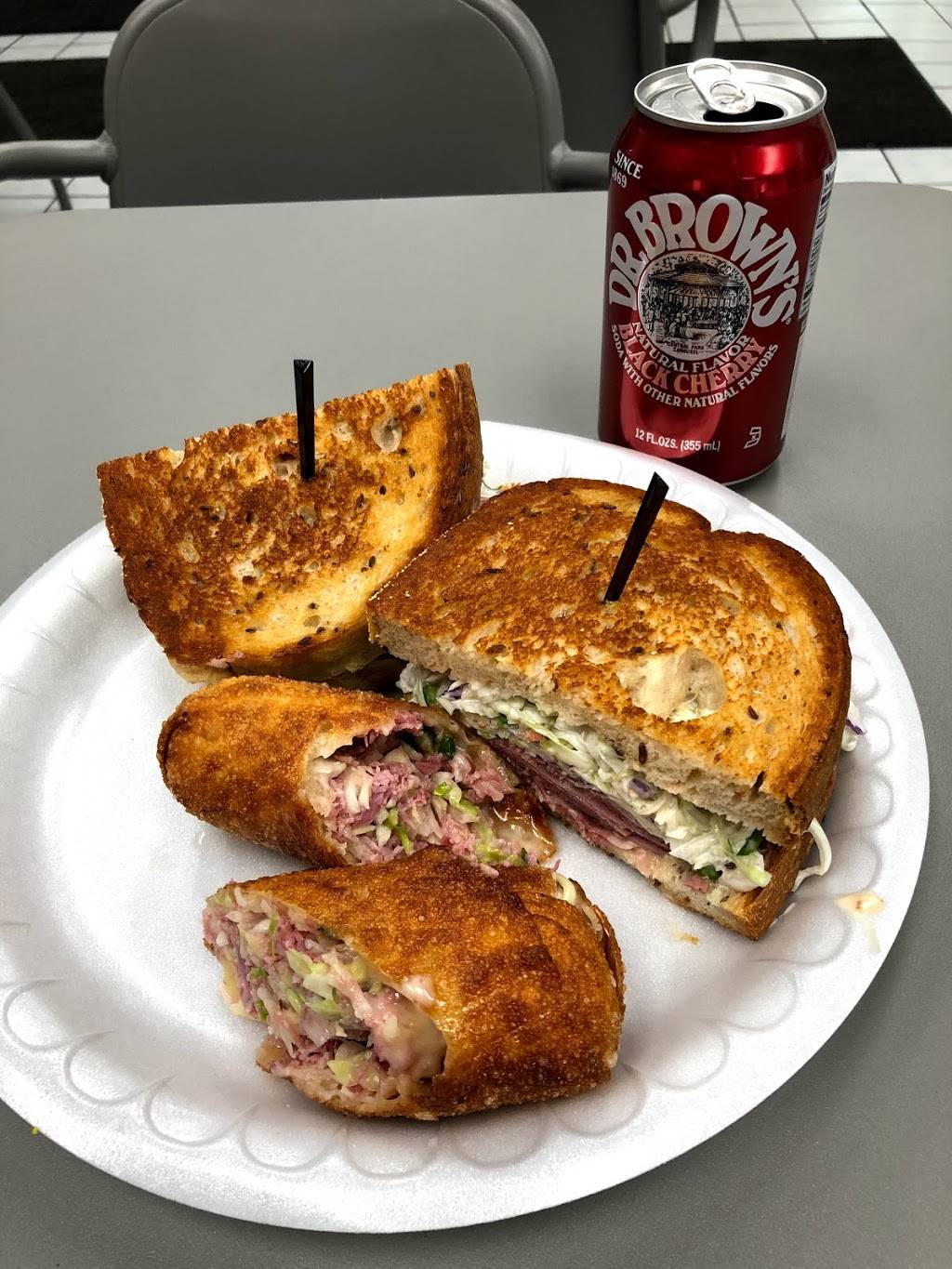 Corned Beef King | restaurant | 1900 Rockville Pike, Rockville, MD 20852, USA | 3018814422 OR +1 301-881-4422