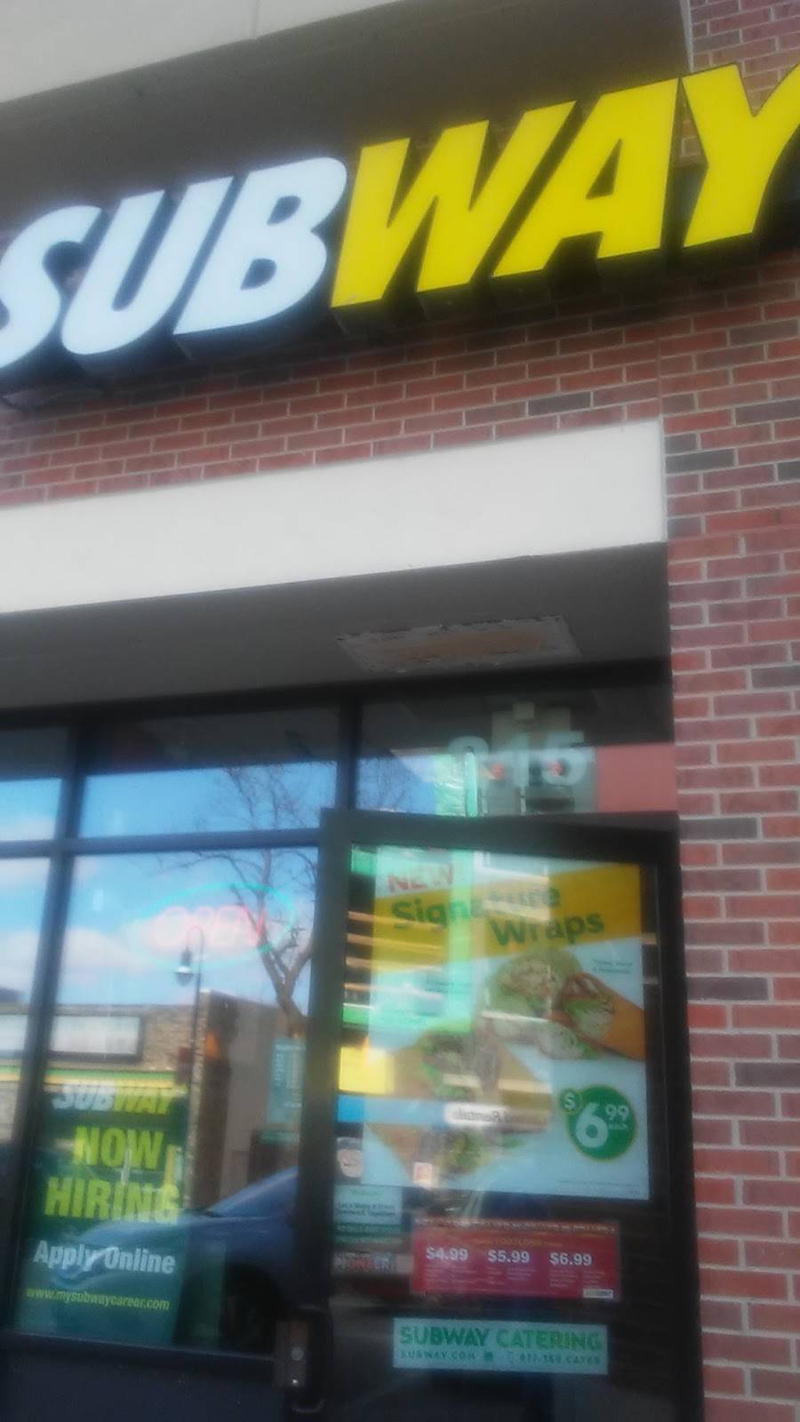 Subway | restaurant | 215 W Main St, Waukesha, WI 53186, USA | 2625749922 OR +1 262-574-9922