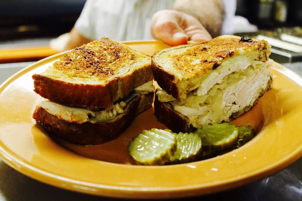 CrossPark Family Restaurant | restaurant | 1121 E Union St, Newark, NY 14513, USA | 3153319120 OR +1 315-331-9120