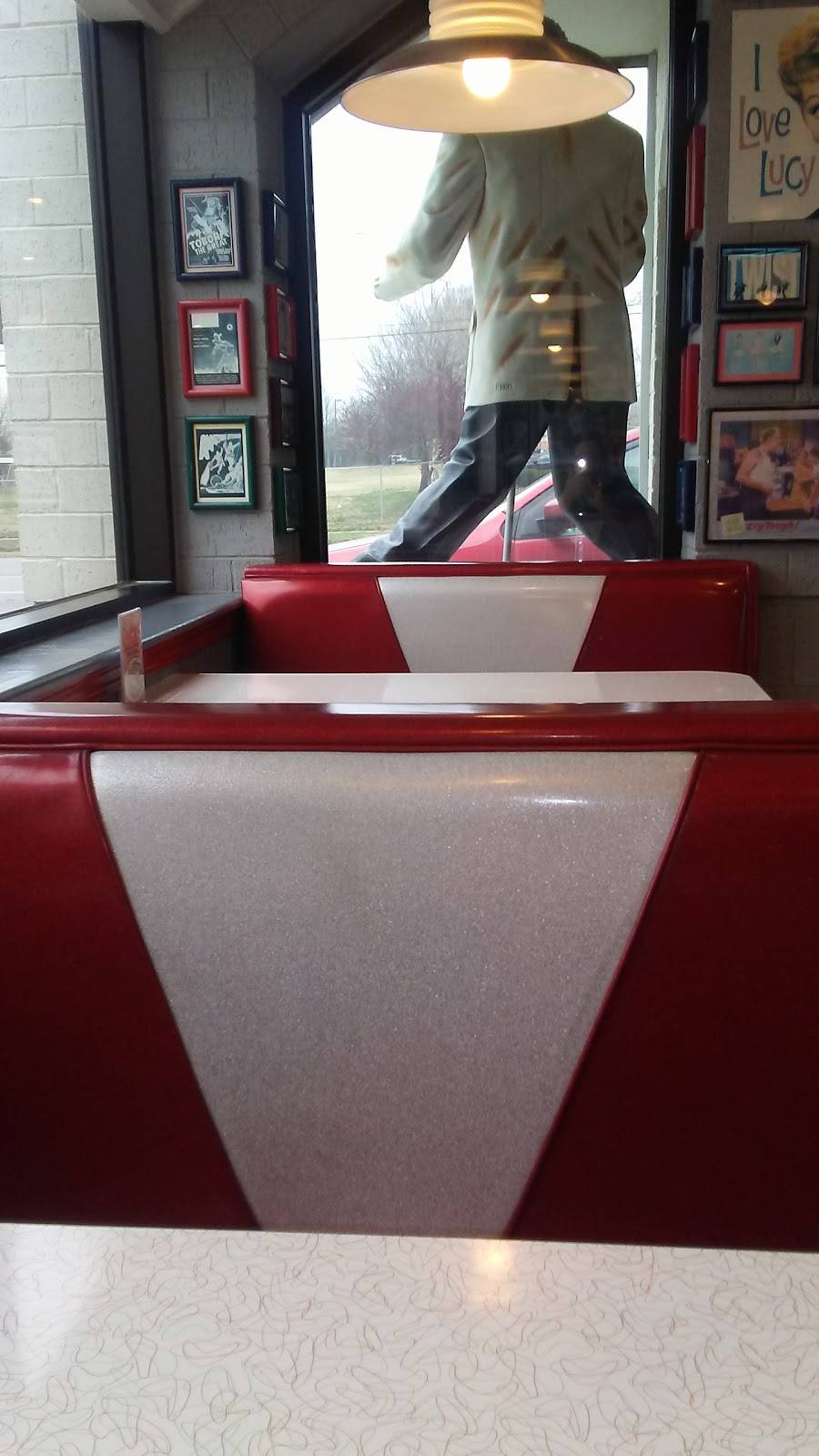 Spangles | restaurant | 3505 E Harry St, Wichita, KS 67218, USA | 3166876653 OR +1 316-687-6653