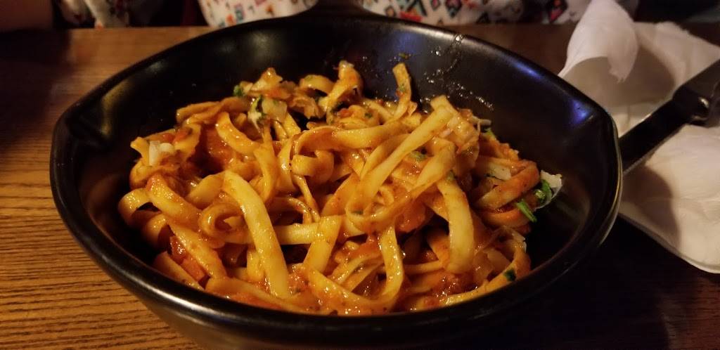 TGI Fridays | restaurant | 401 Gills Lane, Iselin, NJ 08830, USA | 7326361537 OR +1 732-636-1537