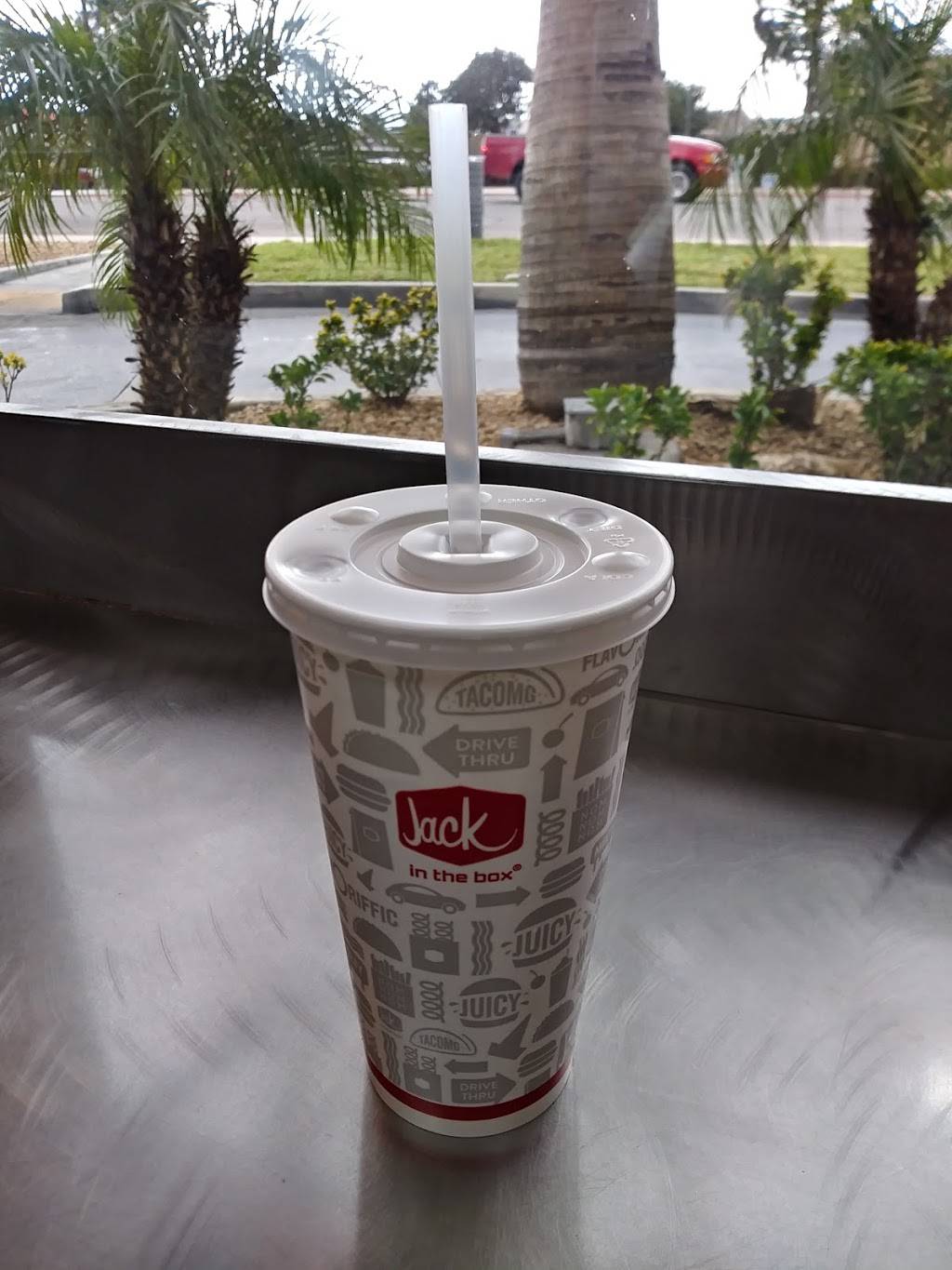 Jack in the Box | restaurant | 10960 Limonite Ave, Mira Loma, CA 91752, USA | 9512723673 OR +1 951-272-3673