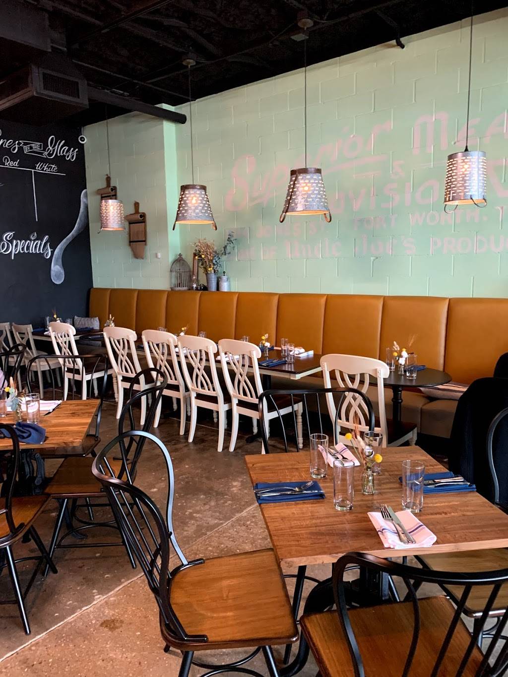 Wishbone and Flynt | restaurant | 334 Bryan Ave, Fort Worth, TX 76104, USA | 8179452433 OR +1 817-945-2433