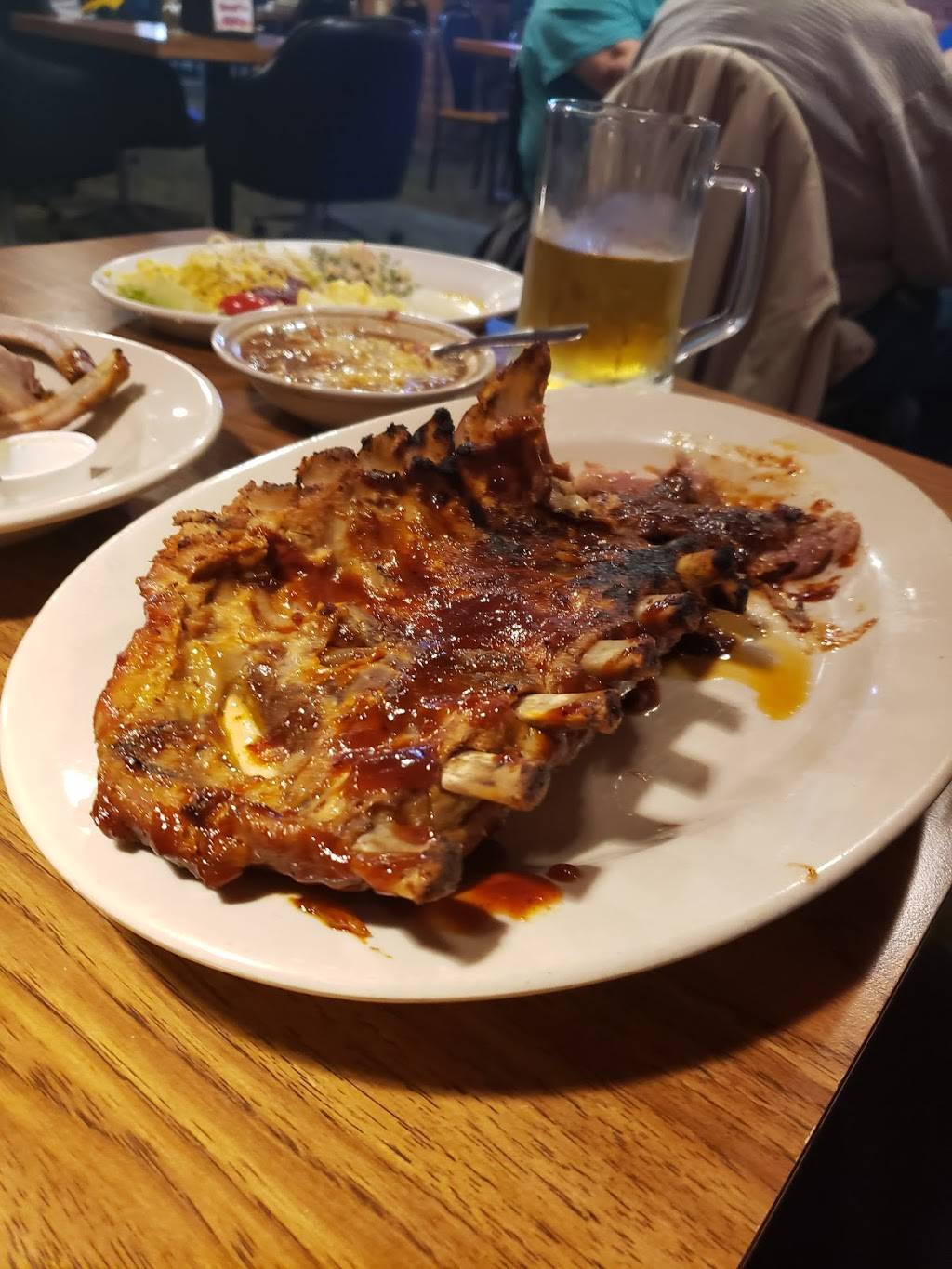 Brads BBQ | restaurant | 141 E Main St, Bellevue, OH 44811, USA | 5672144429 OR +1 567-214-4429