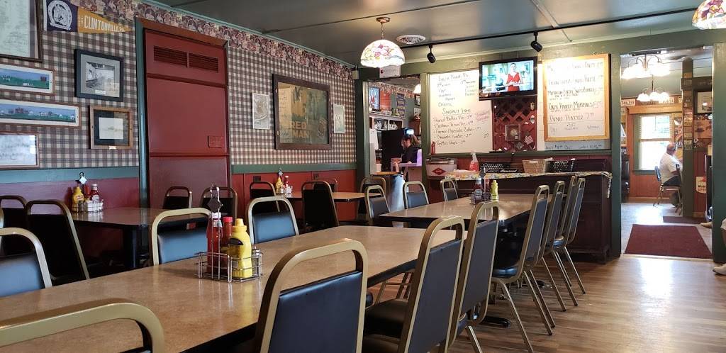 Family Tradition Restaurant | restaurant | 531 S Main St, Harrisville, PA 16038, USA | 7247352070 OR +1 724-735-2070