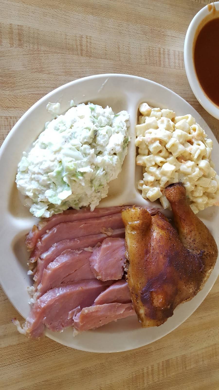 The Barbecue Pit | restaurant | 2390 Fletcher Pkwy, El Cajon, CA 92020, USA | 6194625434 OR +1 619-462-5434