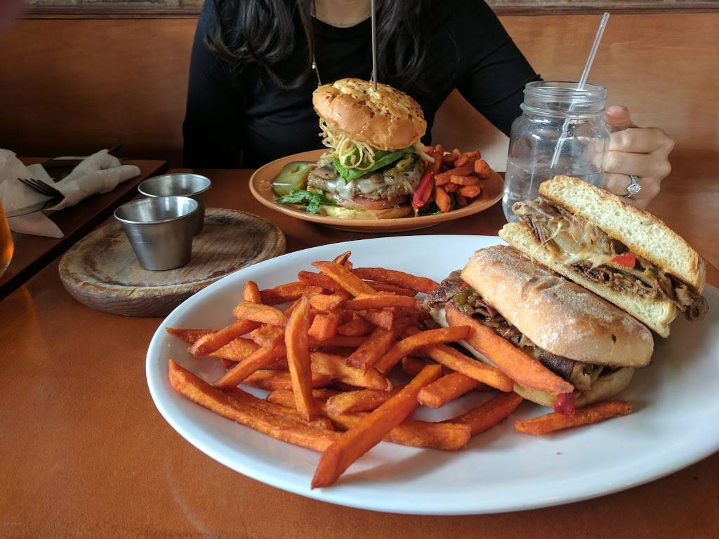 Burger Club | restaurant | 32-02 30th Ave, Astoria, NY 11102, USA | 7187777788 OR +1 718-777-7788