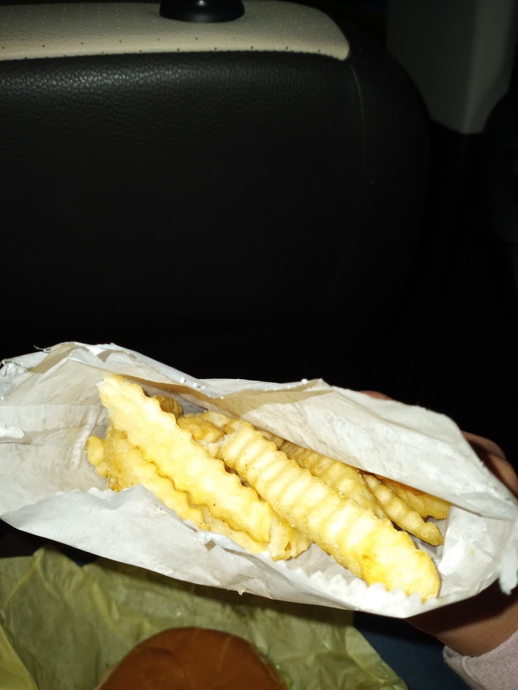 Nearly Famous Burgers and Hot Dogs | restaurant | 1905 E Arkansas Ln, Arlington, TX 76010, USA | 8175836326 OR +1 817-583-6326