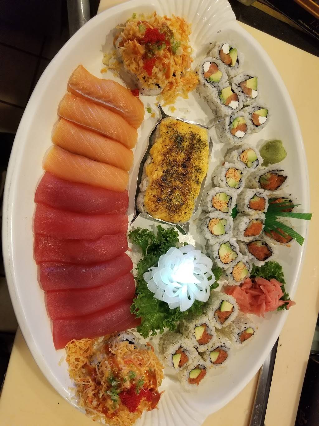 Yoko Sushi | restaurant | 2946 Chain Bridge Rd # J, Oakton, VA 22124, USA | 7032556644 OR +1 703-255-6644