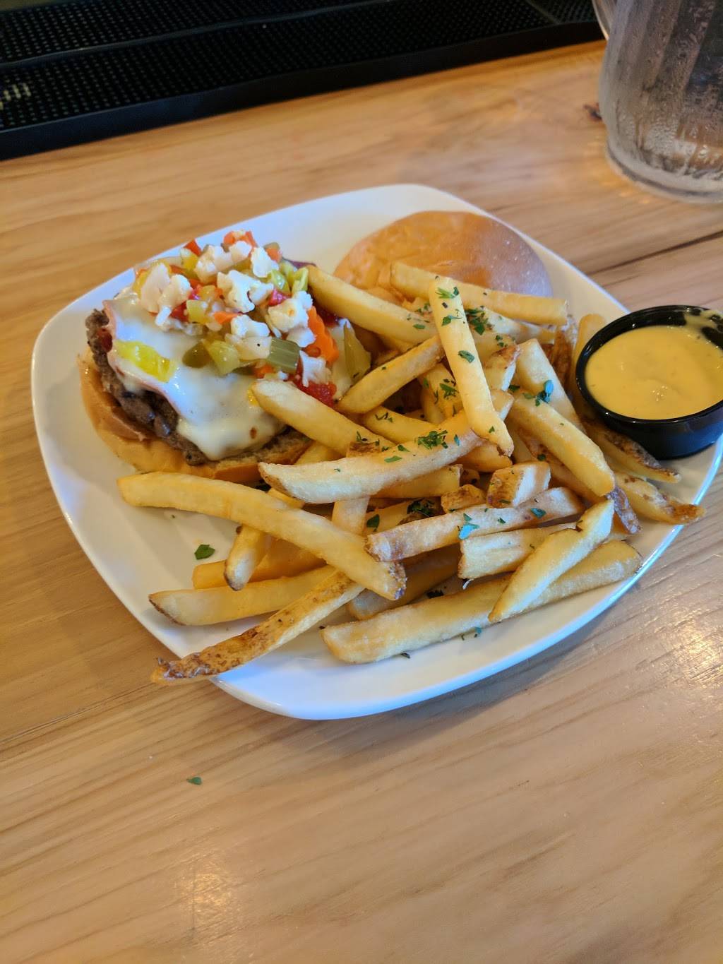 Play Arcade + Kitchen | night club | 5900 Mayfield Rd, Mayfield Heights, OH 44124, USA | 4404424263 OR +1 440-442-4263