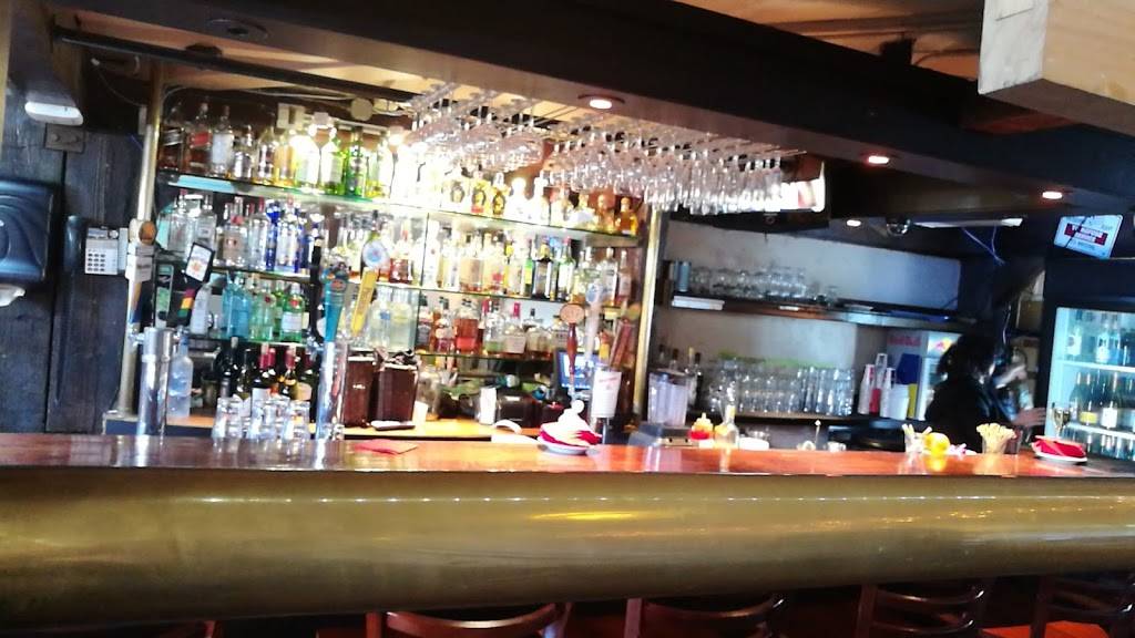 Flying Fish Bar & Grill | restaurant | 211 San Mateo Rd, Half Moon Bay, CA 94019, USA | 6507121125 OR +1 650-712-1125