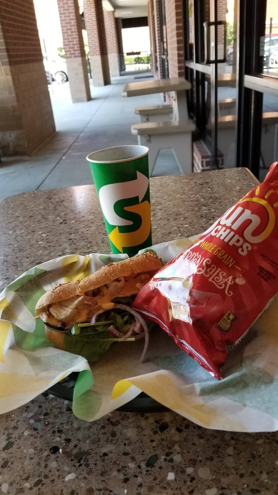 Subway | restaurant | 108 S Buchanan St, Edwardsville, IL 62025, USA | 6186566671 OR +1 618-656-6671