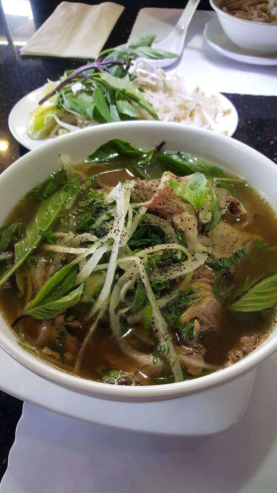 Phở Hoa Soan Bên Thềm Cũ | restaurant | 12111 Brookhurst St DE, Garden Grove, CA 92840, USA | 7146384886 OR +1 714-638-4886