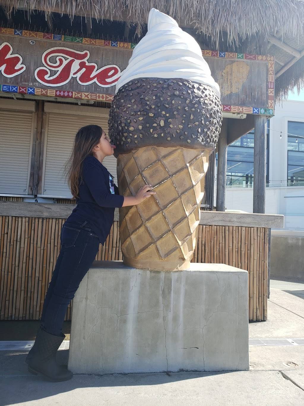 Canes Bar & Grill | restaurant | 3105 Ocean Front Walk, San Diego, CA 92109, USA | 8584888882 OR +1 858-488-8882