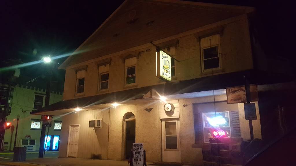 Mecca Cafe | restaurant | 103 N State St, West Harrison, IN 47060, USA | 8126379125 OR +1 812-637-9125