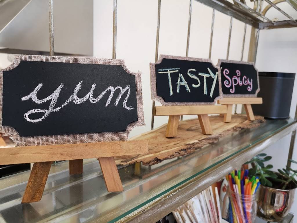 A Little Thai Kitchen | restaurant | 162 Napier St, Barrie, ON L4M 1W5, Canada | 7058160007 OR +1 705-816-0007