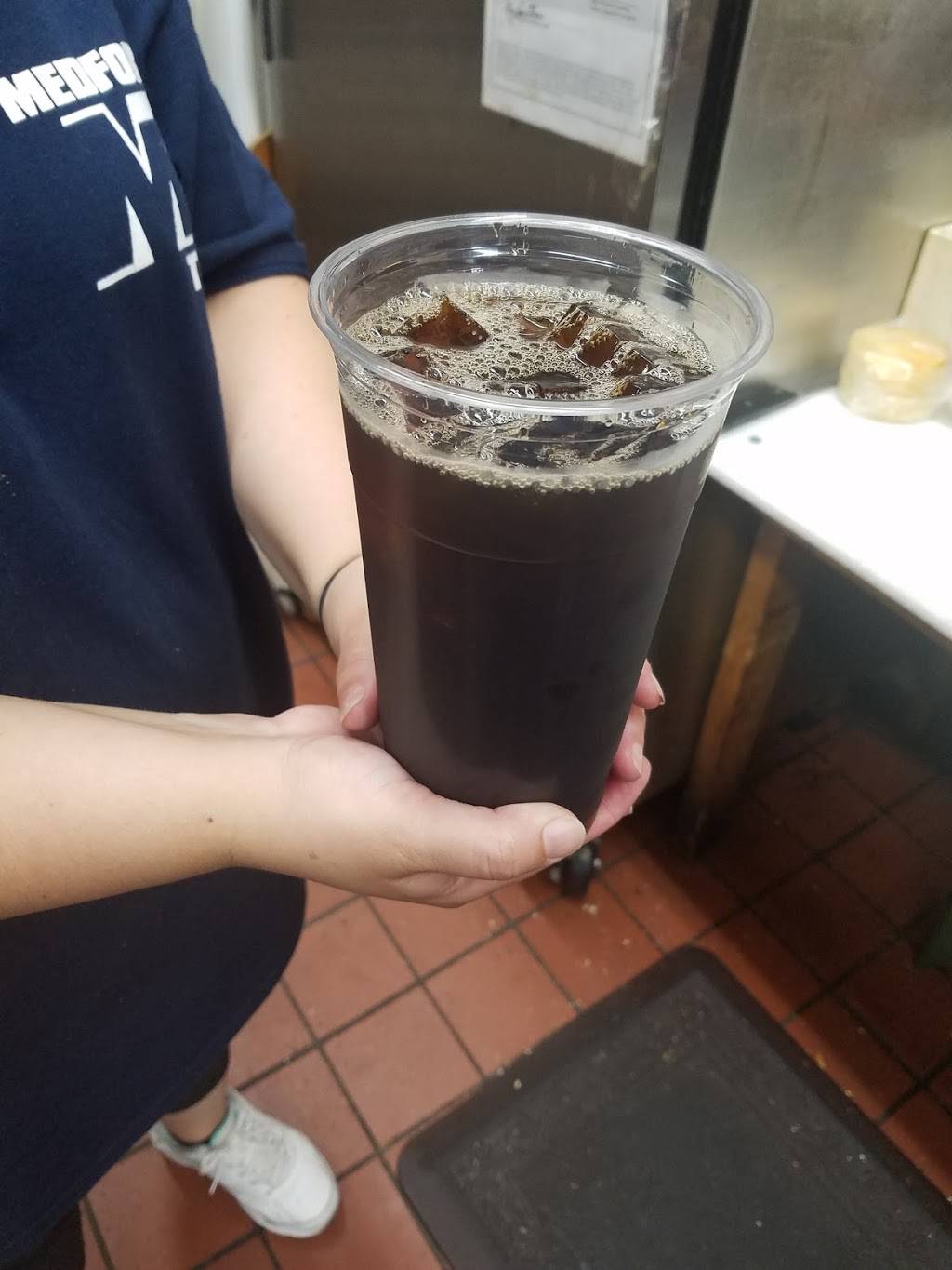 The Magnificent Muffin & Bagel Shoppe | bakery | 491 High St, Medford, MA 02155, USA | 7814833511 OR +1 781-483-3511