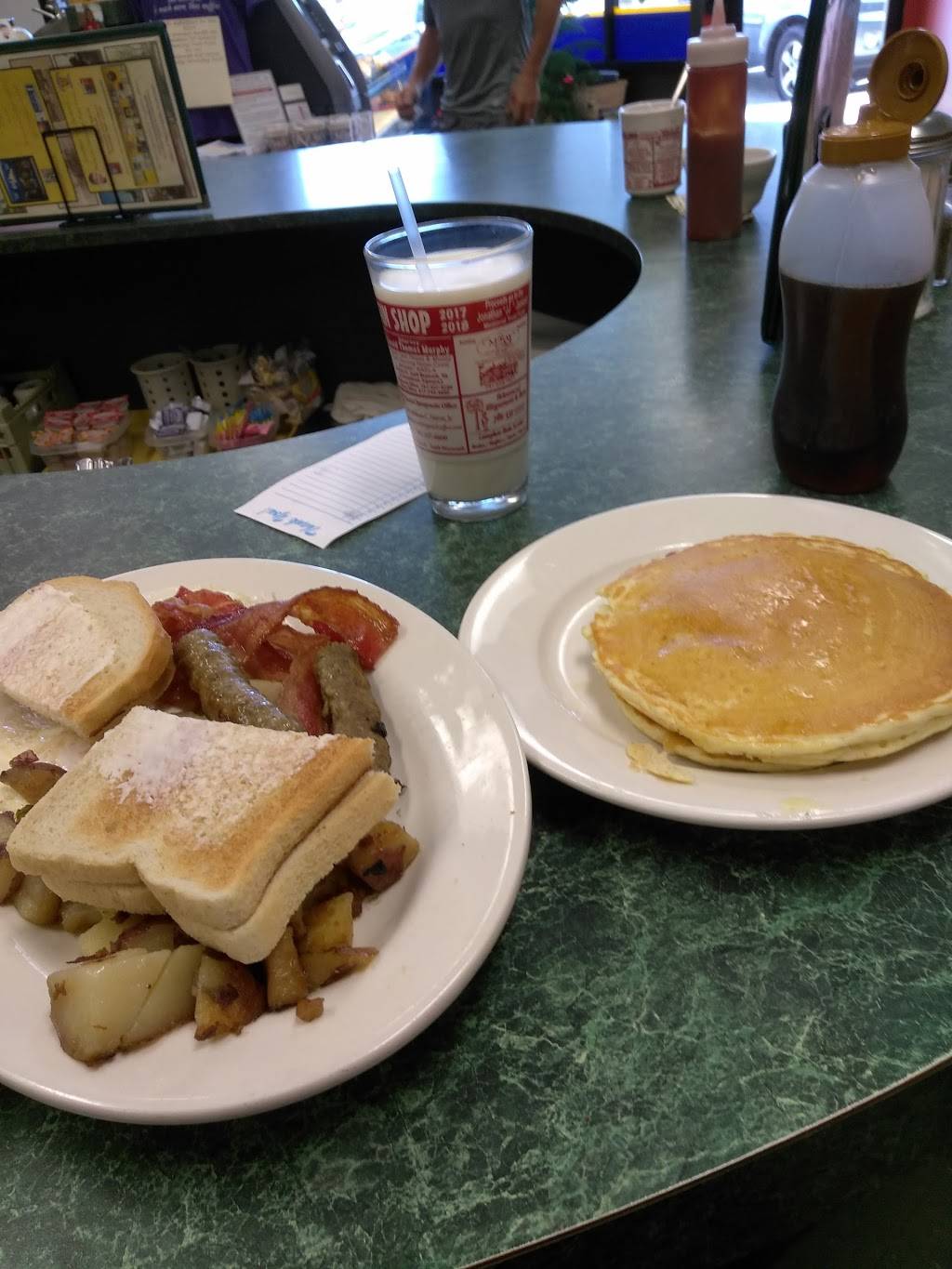 Bobs Muffin Shop | restaurant | 17 Union St, Weymouth, MA 02190, USA | 7813375028 OR +1 781-337-5028