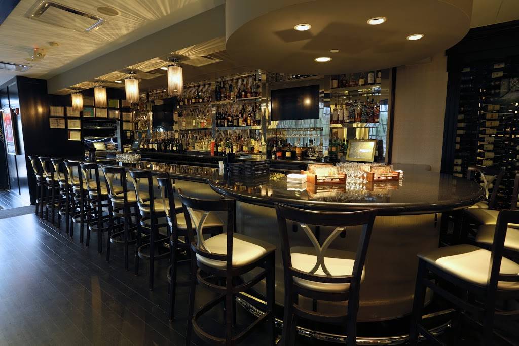 Mortons The Steakhouse | restaurant | 1751 Freedom Dr, Naperville, IL 60563, USA | 6305771372 OR +1 630-577-1372