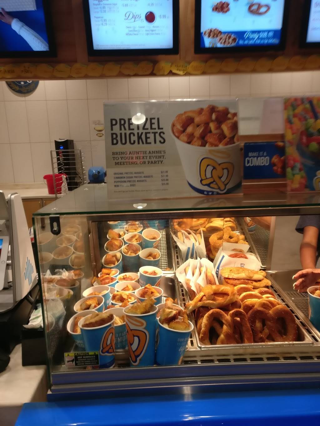 Auntie Annes | restaurant | 5205 Airways Blvd spc 960, Southaven, MS 38671, USA | 6627725900 OR +1 662-772-5900