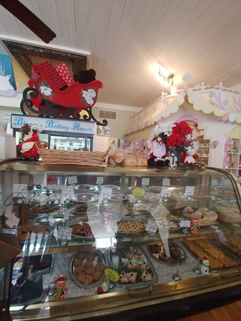 Blooms Baking House and Restaurant | restaurant | 610 W Main St, Leesburg, FL 34748, USA | 3527871004 OR +1 352-787-1004