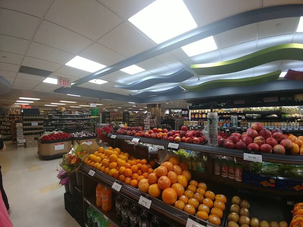 Market Lane Shopping Centre | shopping mall | 140 Woodbridge Ave, Woodbridge, ON L4L 4K9, Canada | 9058516611 OR +1 905-851-6611