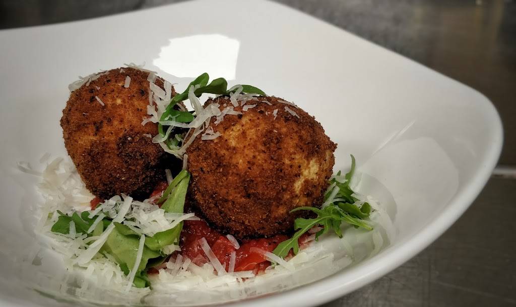 The Ruby - Wentworth Heights | restaurant | 1620 Upper Wentworth St, Hamilton, ON L9B 2W3, Canada | 90557547358086 OR +1 905-575-4735 ext. 8086