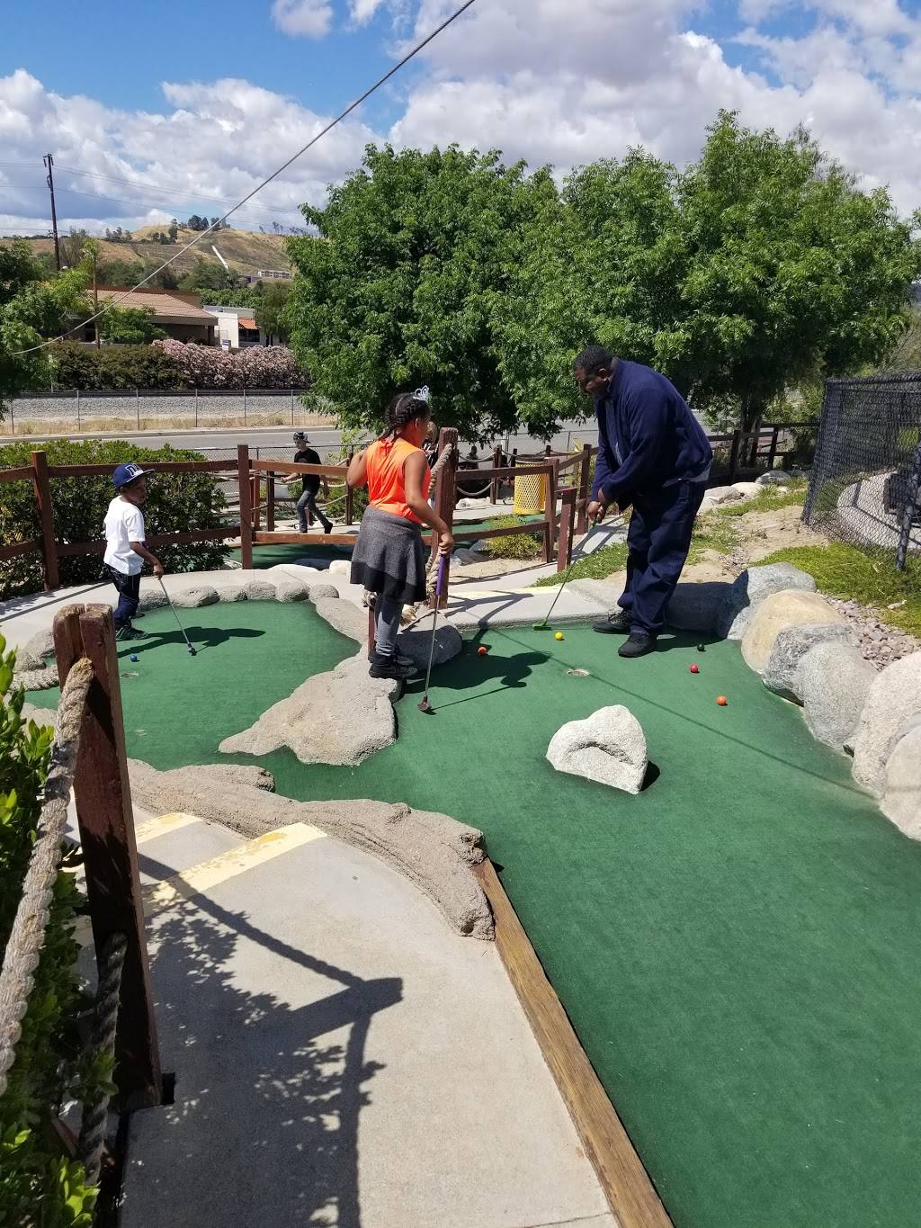 Mountasia Family Fun Center | restaurant | 21516 Golden Triangle Rd, Santa Clarita, CA 91350, USA | 6612534386 OR +1 661-253-4386