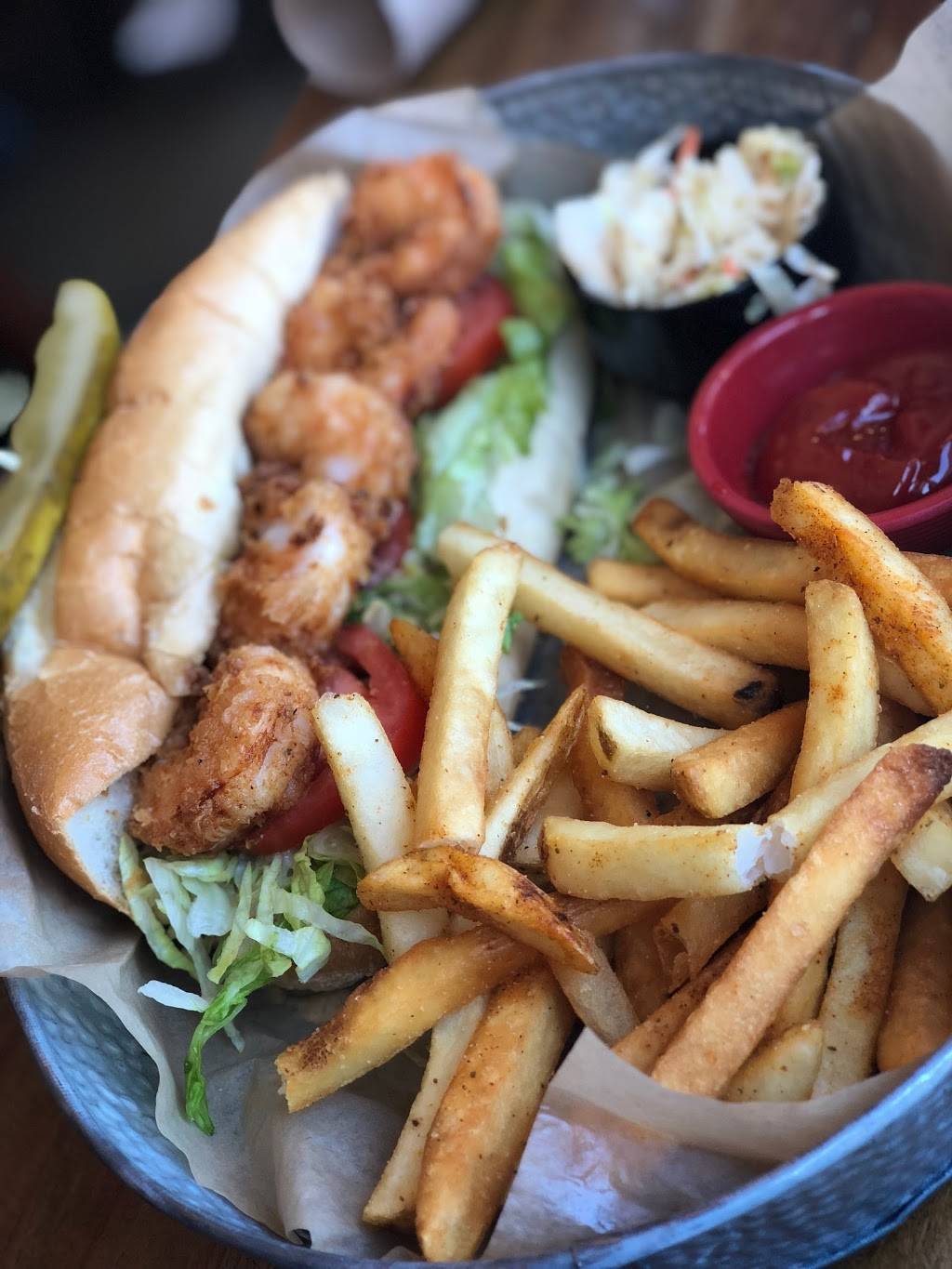 Vola’s Dockside Grill and Hi-Tide Lounge | restaurant | 101 N Union St, Alexandria, VA 22314, USA | 7039358890 OR +1 703-935-8890