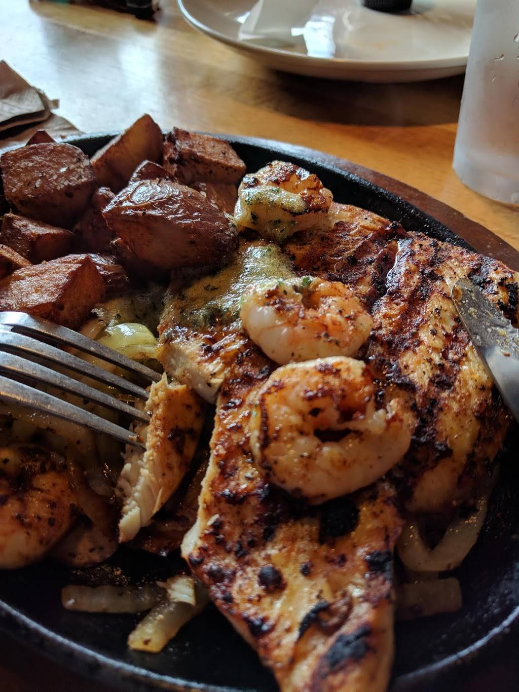 Applebees Grill + Bar | restaurant | 31810 WA-20, Oak Harbor, WA 98277, USA | 3606796100 OR +1 360-679-6100