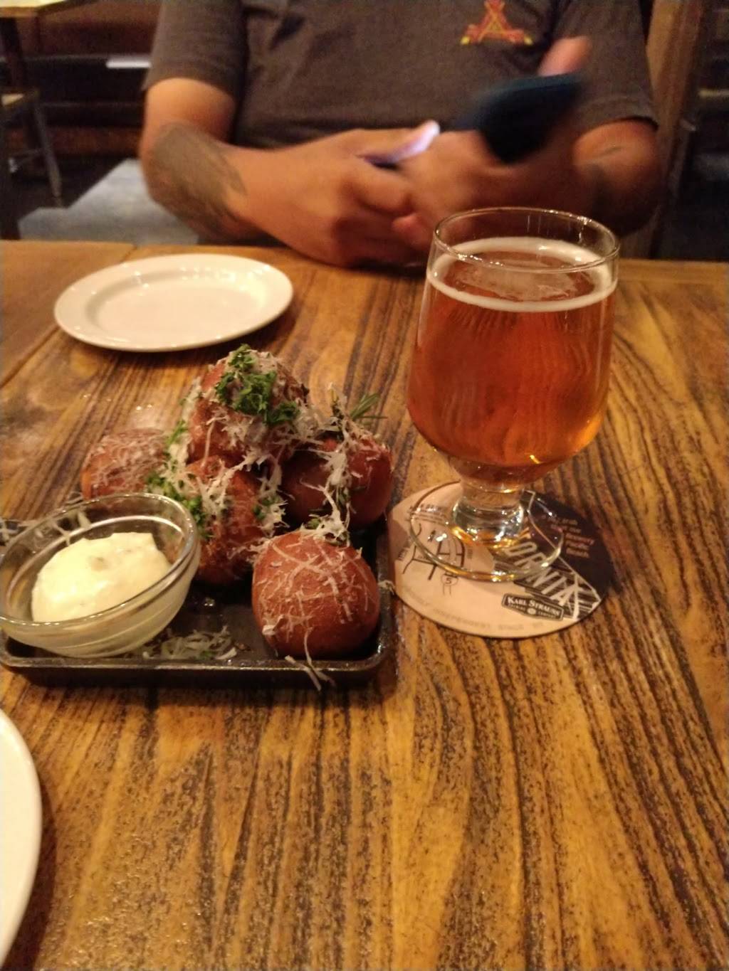 Karl Strauss Brewing Company | restaurant | 40868 Winchester Rd, Temecula, CA 92591, USA | 9512257960 OR +1 951-225-7960