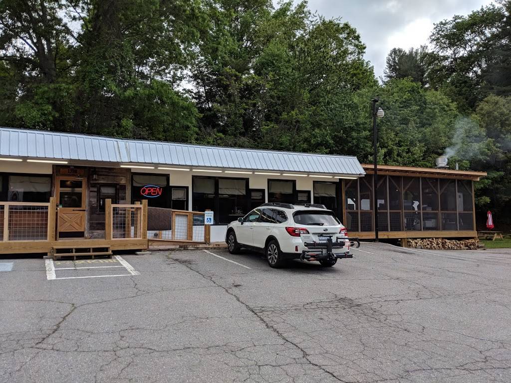 Willie Brooks BBQ | restaurant | 2550 Soco Rd, Maggie Valley, NC 28751, USA | 8289441227 OR +1 828-944-1227