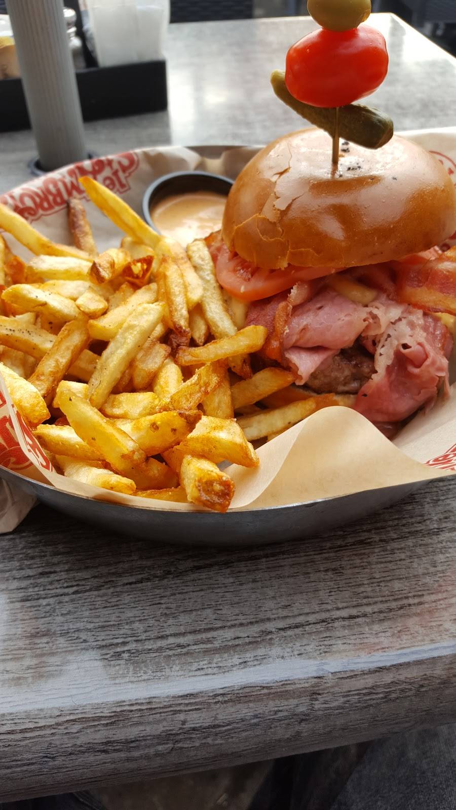 Le St-Ambroise Pub | restaurant | 791 Rue Principale, Granby, QC J2G 2Y6, Canada | 4507773511 OR +1 450-777-3511