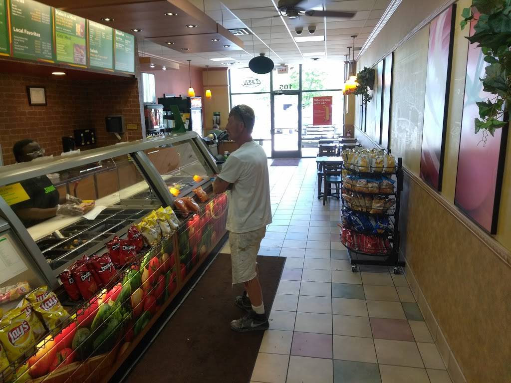 Subway Restaurants | restaurant | 43153 Woodward Ave, Bloomfield Hills, MI 48302, USA | 2483382200 OR +1 248-338-2200