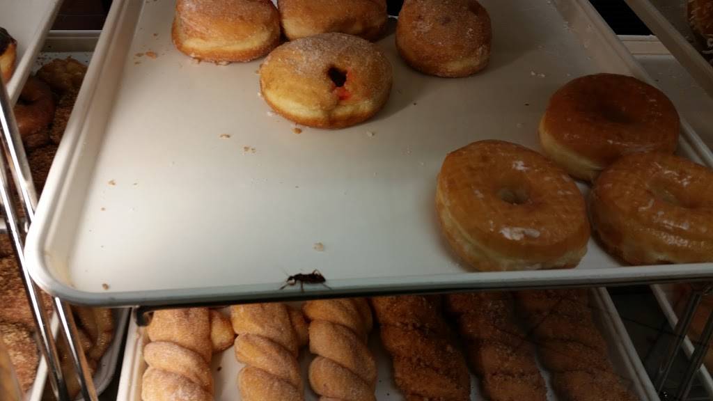 Yum Yum Donuts | bakery | 380 E 6th St, Beaumont, CA 92223, USA | 9518459069 OR +1 951-845-9069