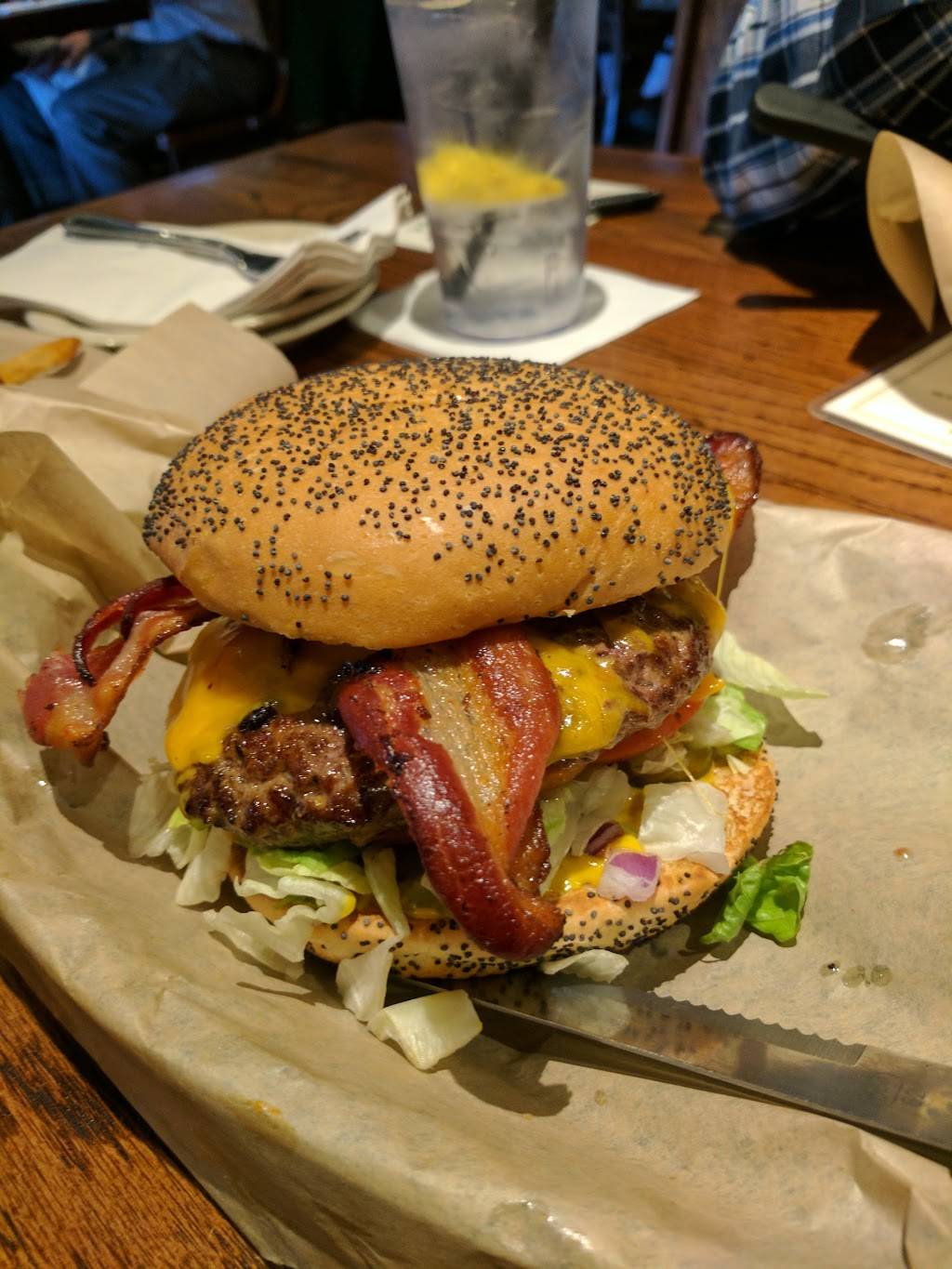 Snuffers Richardson | restaurant | 300 W Campbell Rd #100, Richardson, TX 75080, USA | 4699981479 OR +1 469-998-1479