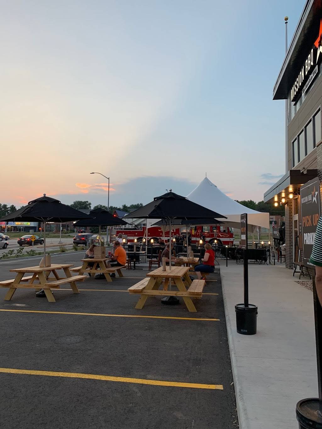 MISSION BBQ | restaurant | 4702 E Towne Blvd, Madison, WI 53704, USA | 6084058084 OR +1 608-405-8084