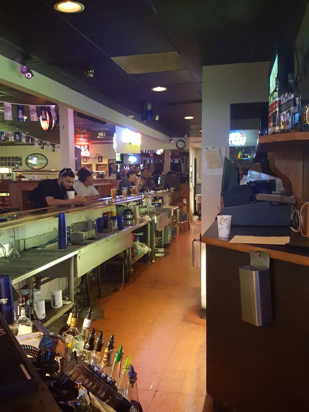 Famous Sams Sports Bar #11 | restaurant | 3010 W Valencia Rd, Tucson, AZ 85746, USA | 5208838888 OR +1 520-883-8888