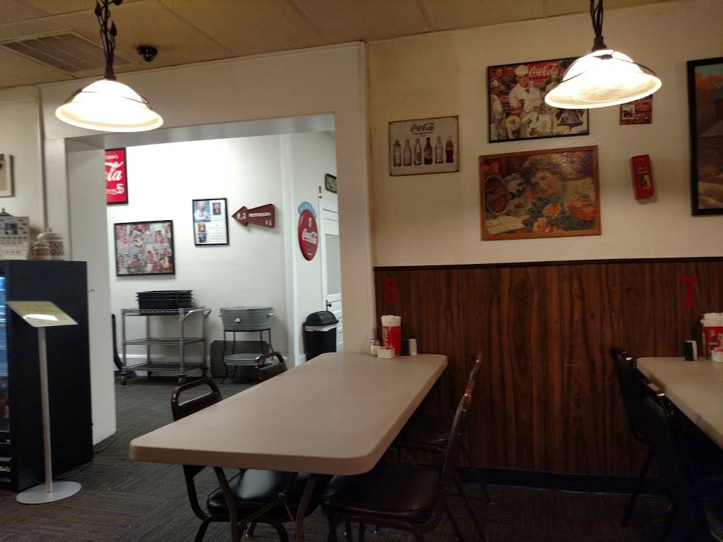 Chuckwagon Pizza | restaurant | 203 S Washington St, Swayzee, IN 46986, USA | 7659227989 OR +1 765-922-7989