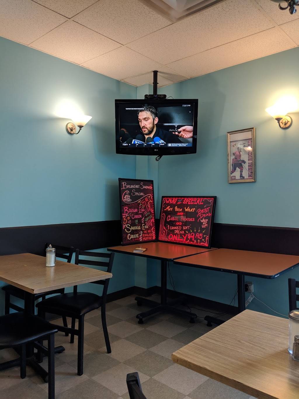 Monas Cafe and Restaurant | restaurant | 1325 Humber Pl, Ottawa, ON K1B 5K9, Canada | 6132478030 OR +1 613-247-8030