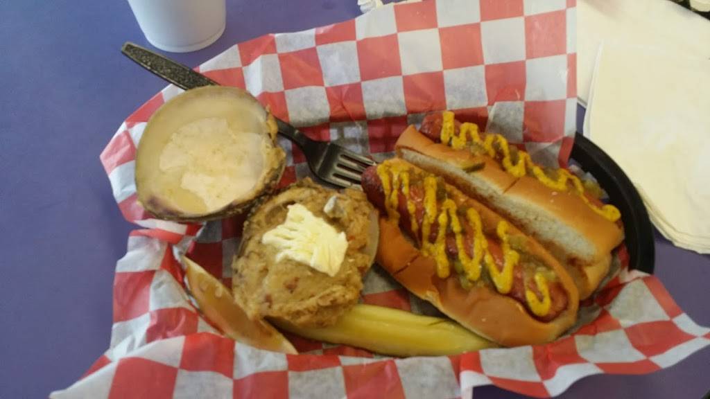 Doggz & Hoggz | restaurant | 781 Main St, Falmouth, MA 02540, USA | 5085483663 OR +1 508-548-3663