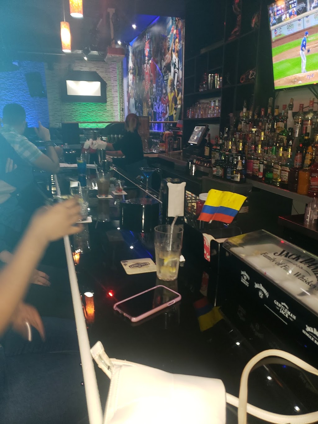 Nutty Sports Bar & Grill | restaurant | 105-06 Jamaica Ave, Richmond Hill, NY 11418, USA | 9173002241 OR +1 917-300-2241