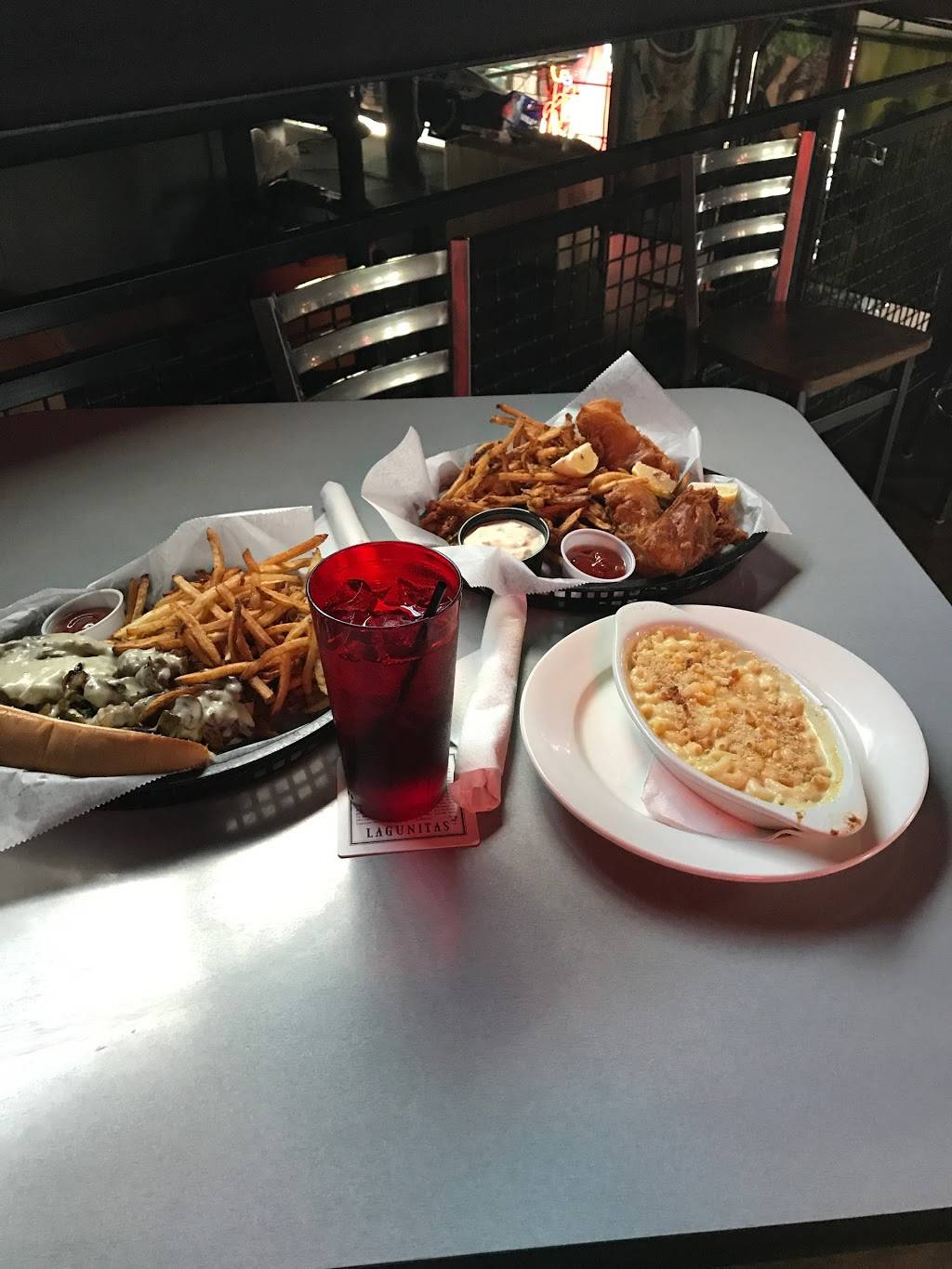 Bearden Hill Fieldhouse | restaurant | 6600 Kingston Pike, Knoxville, TN 37919, USA | 8658517769 OR +1 865-851-7769